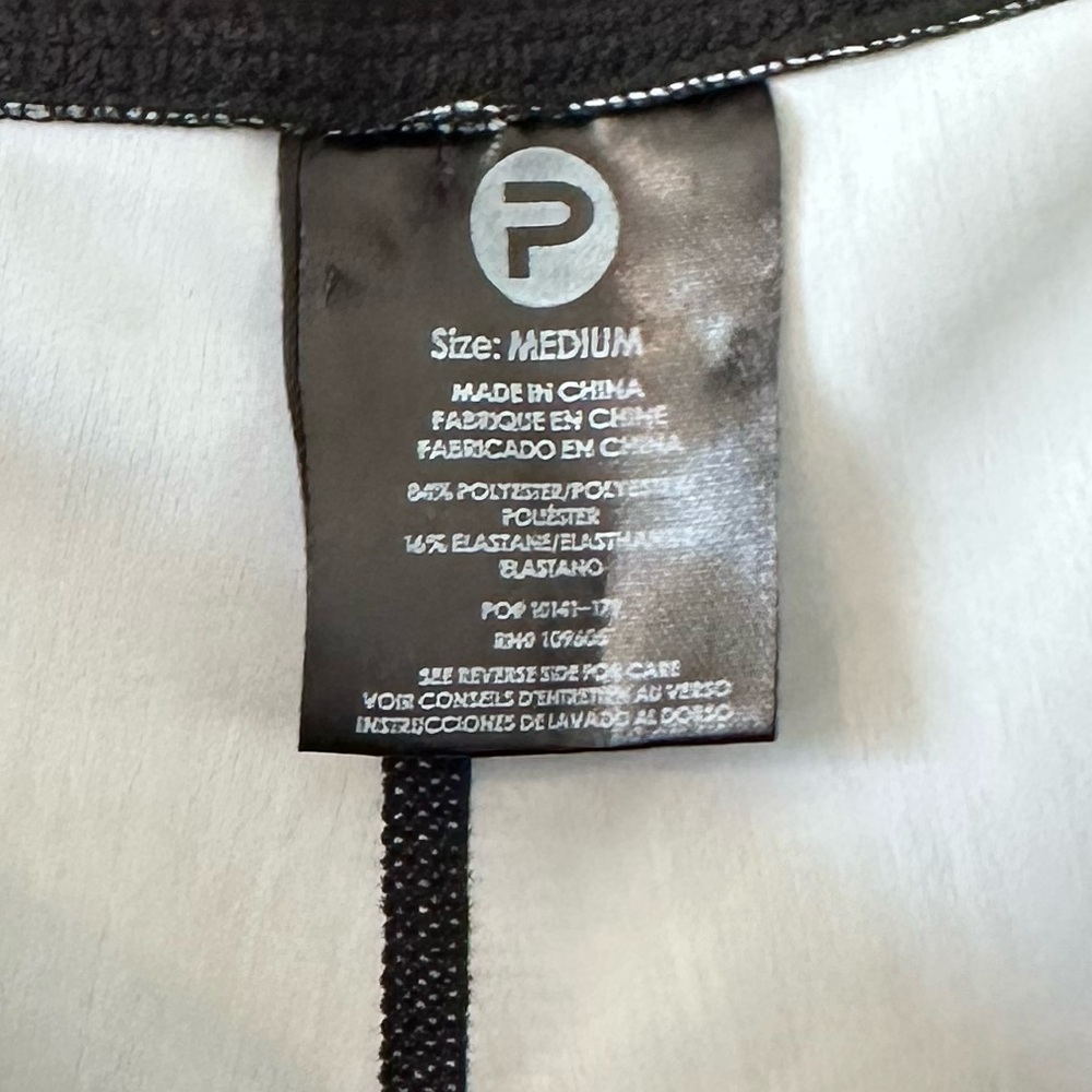 Pelagic Black & Gray Capri Hex Leggings, Size Medium - Picture 7 of 11